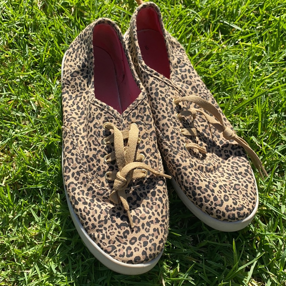 Leopard tennis shoes